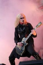 Марк Шоуссей в группе Marilyn Manson во время турне Agains All Gods.