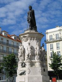 Памятник Камоэнсу в Лиссабоне