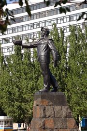 монумент «Шахтёр» на Шахтёрской площади в г. Донецке