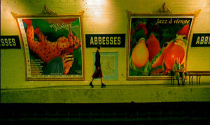 В метро, кадр из фильма.